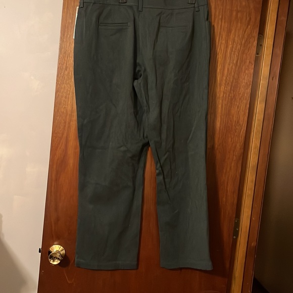 NWT Women’s size 18 straight leg dress pants relaxed fit by Lee - Picture 6 of 7